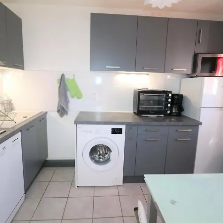 2 Pieces Moderne, Parking Inclus, Proche Et Commerces, Animaux Admis - Fr-1-307-8 Le Grau-du-Roi