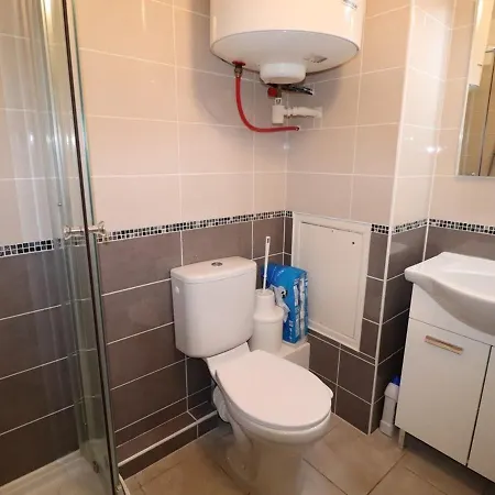 2 Pieces Moderne, Parking Inclus, Proche Et Commerces, Animaux Admis - Fr-1-307-8 Apartment *